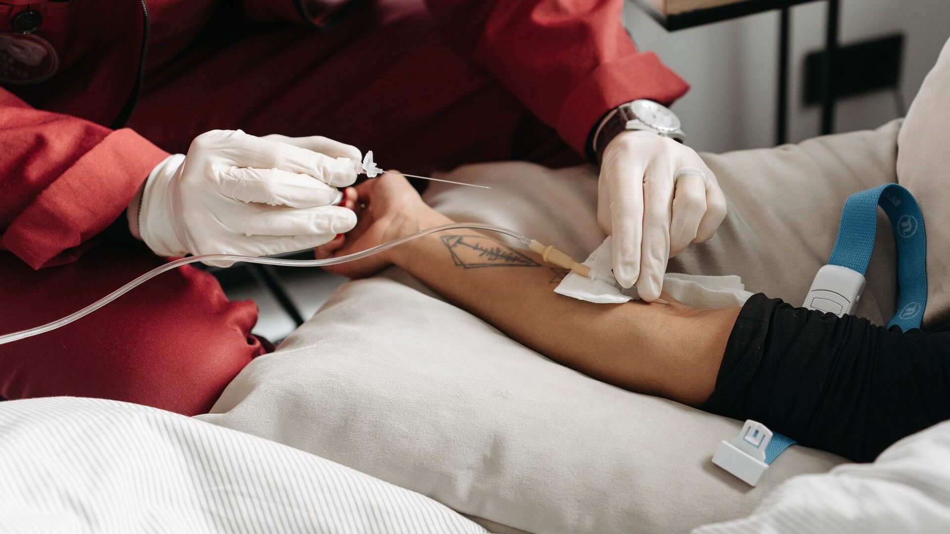How mobile IV therapy resets your body and beats post travel fatigue instantly?