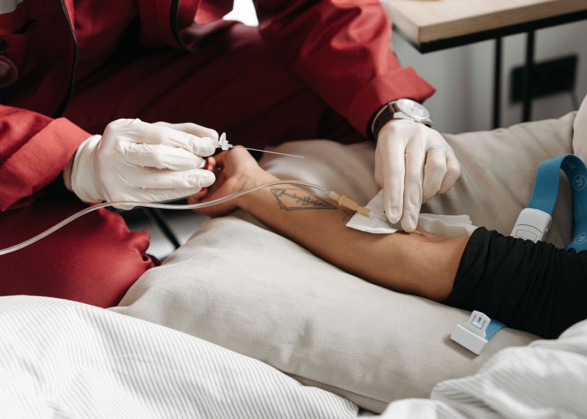How mobile IV therapy resets your body and beats post travel fatigue instantly?